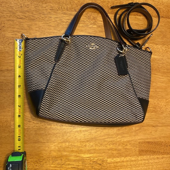 Coach purse with crossbody strap - Picture 7 of 8